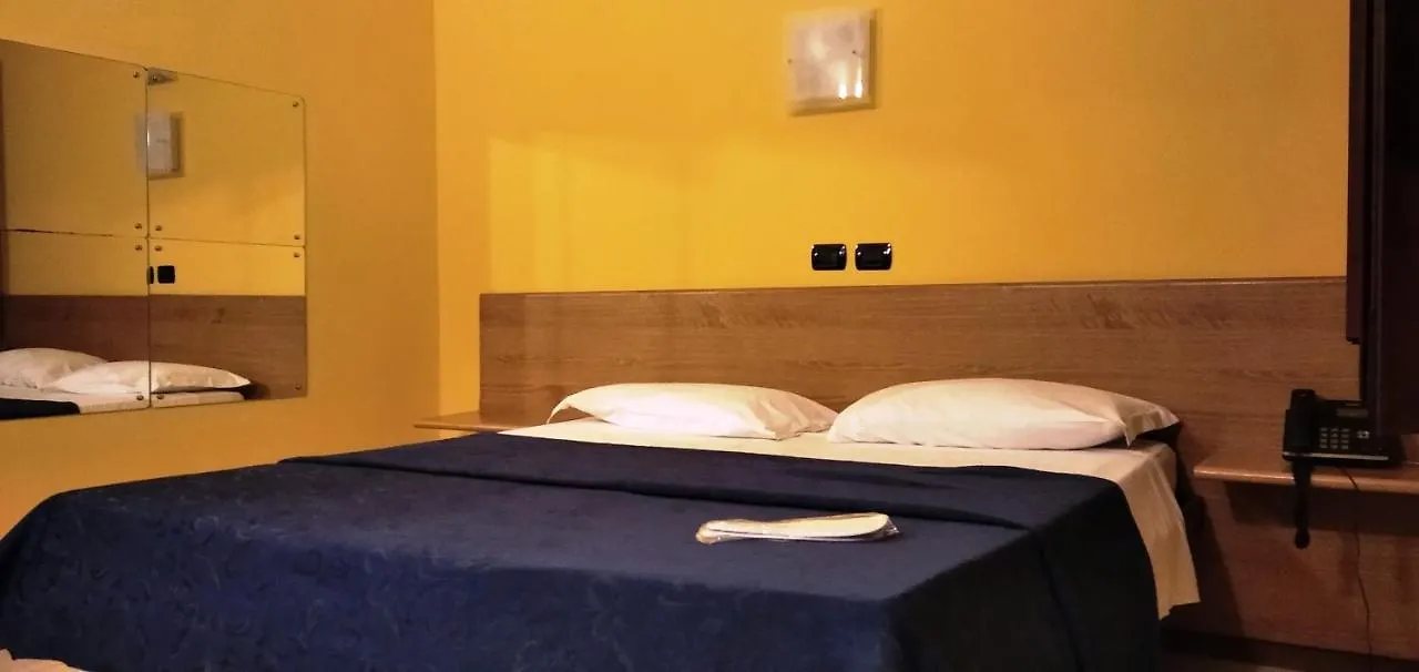 Hotel Motel Est Пескьера-Борромео 3*,  Италия