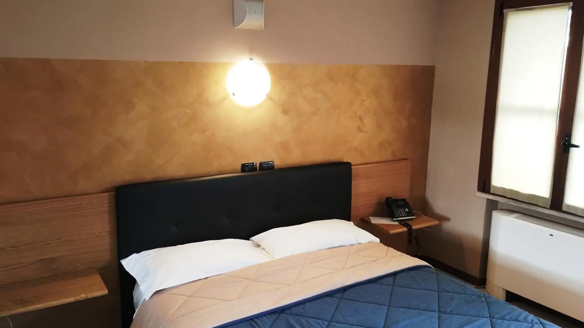 Hotel Motel Est Пескьера-Борромео